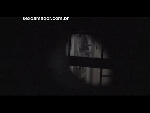 ❤️ Блонди ба таври махфӣ аз ҷониби як сайёҳи ҳамсоя, ки паси хиштҳои холӣ пинҳон шудааст, сабт мешавад ❤️  Секс  дар tg.filmexxx18.ru ☑